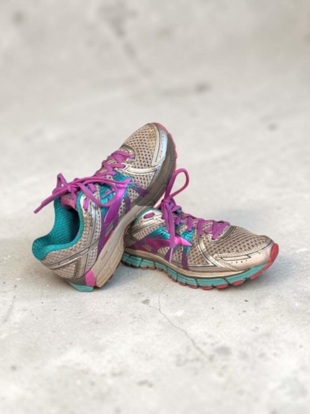 Brooks Adrenaline GTS 17 Women’s Size 9 B Silver Purple Teal Running Shoes